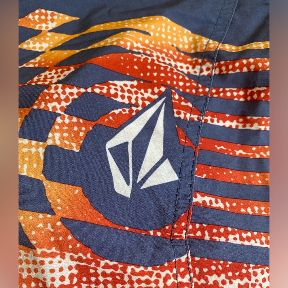 💎 Volcom Mens swim trunks, Board Shorts size 38 VGUC - Picture 7 of 9